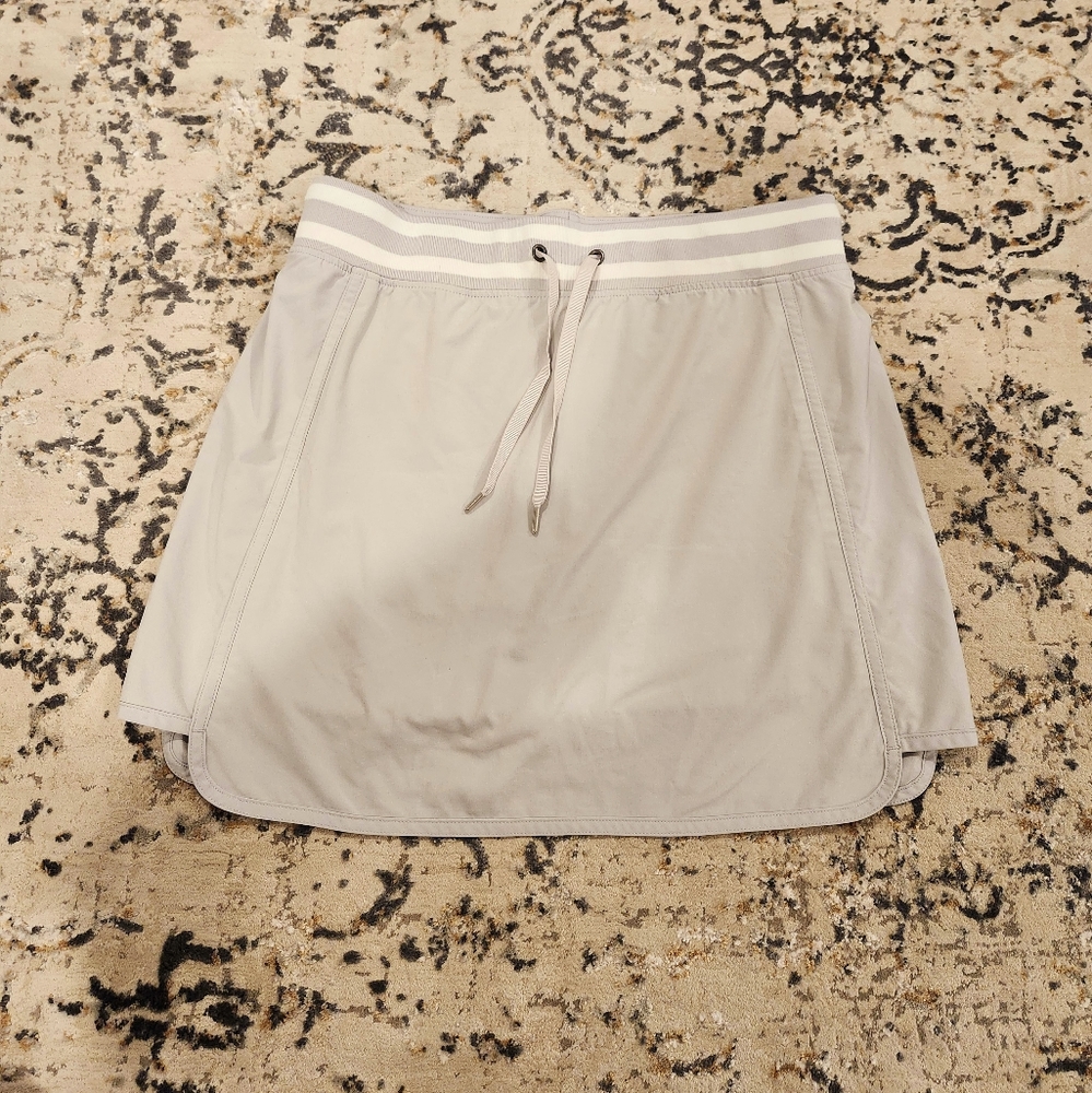 Very good condition gray Athleta Sonora skort with built in shorts